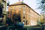 Eine schöne Häuserreihe in der Müllheimerstrasse Ecke Oetlingerstrasse mit dem Lebensmittelladen der Familie Schenk, 1983