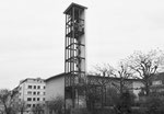 Die Johannes-Kirche im Bauhausstil der 30er-Jahre in der Mulhauserstrasse, Baujahr 1936 von den Archtekten Karl Egender und Ernst Friedrich Burckhard, 1970