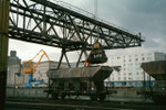 Der schnelle Kran Nr.9 der SRN während der Arbeit im Hafenbecken 1 im Jahre 1989
