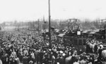 Massenandrang aufs Tram nach einem Spiel an der Fussball-WM 1954