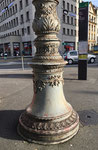 Dieser wunderbare Strommast-Kandelaber auf dem Aeschenplatz. Ein kaum beachtetes Kunstwerk aus den Anfängen des Basler Trambetriebs (BStB) 1895, Foto November 2020