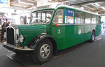 Der frisch renovierte Oldtimer-Bus Nr.2  der BVB in der Rundhofhalle an der MUBA 2016 