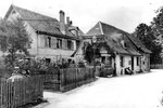 Dorfidylle in Kleinhüningen. Alles Häuser, die dem Rheinhafen zum Opfer vielen. Foto ca.1915