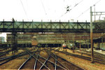 Die Bahnhofeinfahrt mit den grossen Depotanlagen (ganz rechts) 1982