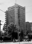 Das 53 Meter hohe Geigy-Hochhaus wurde 1952 durch die Firma Wenk+Cie mit einem sich selbst aufstellenden Spezialkran erbaut und 2017 abgetragen (!!)