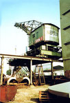 Hinteransicht des Krans Nr.1 der SRN (ehemals NEPTUN) im Hafenbecken 1, 1983