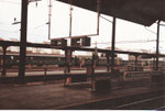 Bahnperrons im Bahnhof Basel SBB mit den unterirdischen Abgängen, 1982