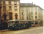 Der Trolleybus Nr.357 beim Erasmusplatz 1972, damals schon Kreiselverkehr mit einer komfortablen Haltestelle in der Mitte.