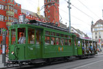 Hundert Jahre Tram nach St.Jakob. Motorwagen Be 2/2 Nr.156 und der Sommerwagen C2 Nr.281 auf der Linie 22 an der Haltestelle Marktplatz, 2016