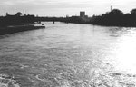 Blick vom Kraftwerk Birsfelden Richtung Innerstadt im Jahre 1970, rechts das 1960 erbaute ROCHE-Hochhaius von 1961