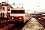 Eine Schnellzug-Lokomotive der SNCF im Französichen Bahnhof in Basel, 1980