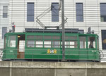 Der Trammotorwagen Be 2/2 Nr.156 verlässt die Haltestelle «Peter Merian», November 2018