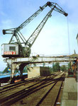 Der Kran Nr.2 der SRN (ehemals NEPTUN) im hinteren Teil des Hafenbeckens 1 im Jahre 1983