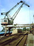 Der Kran Nr.2 der SRN (ehemals NEPTUN) im hinteren Teil des Hafenbeckens 1 im Jahre 1983