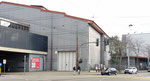Die ehemalige riesige MUBA-Halle 6 mit der vorgelagerten Unterführung zur Musicalhalle (ehem.Halle 7) war in den 50er- und 60er-Jahren in den Wintermonaten eine Radrennbahn. Die Halle fasste 4000 Zuschauer, Februar 2020
