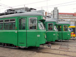 Die Trammotorwagen DÜWAG Nr.651, 653 und 637 vor dem Depot Dreispitz, Oktober 2015