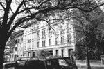 Gebäudereihe an der Klybeckstrasse (links das markante Gebäude von Tapeten Aeppli) 1983