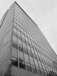 Perspektivische Ansicht des 18-stöckigen ROCHE-Hochhauses von 1961. Architekt Roland Rohn, Foto 1972