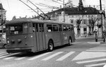 Der Trolleybus Nr.364 auf der Hörnli-Linie 31 an der Haltestelle Wettsteinplatz, 1969