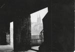 Eine künstlerische Aufnahme aus der Unterführung der Mittleren Brücke in Richtung Münster im Jahre  1960