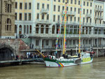 Das Greenpeace Segelschiff «BELUGA II» an der Schifflände am 4.Mai 2014