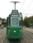 Frontansicht des Motorwagens Be 4/4 Nr.461 an der Haltestelle Bruderholz, 2015