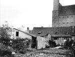 Nach dem Bau der Rheinhafen-Silos wurden nach und nach alle Häuser des Dorfes Kleinhüningen abgerissen.