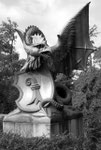 Einer der ehemals vier Basilisken im Tierpark Lange Erlen, 1980 (mehr darüber unter www.basilisk-basel.ch)