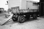 Der St.Johann-Bahnhof mit einem Anhängewagen der Settelen AG, 1970