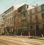 Einige Häuser am Aeschangraben werden abgerissen, um einem Geschäfshaus-Neubau zu weichen, 1983
