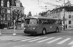 Der bequeme Trolleybus Nr.356 auf der Linie 43 beim Wettsteinplatz, 1969