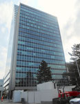 Das alte 18-stöckige ROCHE-Hochhaus verdeckt den neuen 41-stöckigen Roche-Turm, Mai 2018