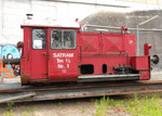 Diesellok Tm2/2 Nr.1 der SATRAM auf der Verschiebebühne im Hafenbecken 1, neben den Hafenanlagen der NEPTUN, 2002