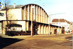 Gesamtansicht der grossen Kongresshalle 8 (Basler Halle) am Riehenring im Jahre 1978 (Diese Halle wurde auch von den Basler Handball-Clubs RTV, KV und ATV für Meisterschafts-Handballspiele benutzt)