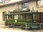 Der Trammotorwagen Be 2/2 Nr. 126 des Tramclub Basel neben dem BEB-Depot in Arlesheim 1975