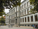 Hintere Ansicht des von Heinrich Reese 1883 erbaute Bläsischulhauses, ein wahrhafter Prachtsbau, Foto 2018