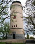 Der im Jahre 1926 erbaute und 36 Meter hohe Wasserturm in Basel auf dem Bruderholz.