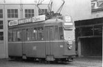 Der Trammotorwagen Be 4/4 Nr. 408 vor der BVB-Werkstätte Klybeck, 1970