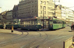 Zwei Tramzüge der Serie Be 4/4 der Linien 15 und 3 am Aschenplatz, 1970. Im Hintergrund das Turmhaus.