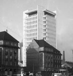 Das 53 Meter hohe Geigy-Hochhaus. Erbaut 1957/58 durch Burckhardt-Archtekten und dem Baugeschaft Wenk, Foto 1958
