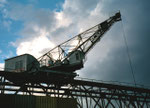 Der Kran Nr.9 der SRN während der Arbeit im Hafenbecken 1 im Jahre 1989