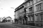 Blick Richtung Burgfelderplatz mit der Häuserreihe an der Missionsstrasse, 1970
