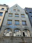 Die schöne ehemalige Alte Bayrische Bierhalle mit Fassadenmalerei von Alfred Heinrich Pellegrini, Foto 2010
