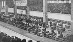Die allererste Basler Radrennbahn - die Winterbahn in der MUBA-Halle 5 in Jahre 1929, (von wem stammt das Foto?)