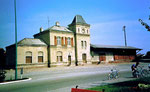 Der Bahnhof-SNCF mit Güterschuppen von Huningue (ehem.Hüningen) im Jahre 1980
