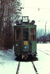 Eine Frontansicht des Trammotorwagens Be 2/2 Nr. 161 in der Abstellanlage beim Eglisee im Winter 1972
