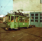 Der Dienst-Trammotorwagen Be 2/2 Nr. 2016 auf dem Vorplatz der BVB-Werkstätte an der Klybeckstrasse, 1970