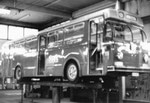 Der Bus Nr 73 auf der Hebebühne in der BVB-Busgarage beim Depot Wiesenplatz, 1969