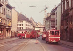 Einfahrt von Feuerwehrautos der Berufsfeuerwehr Basel-Stadt in der Spalenvorstadt, 1975
