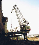 Das Hafenbecken 1 mit dem grossen Wipp-Kran Nr.2 der SRN (vormals NEPTUN), 1986